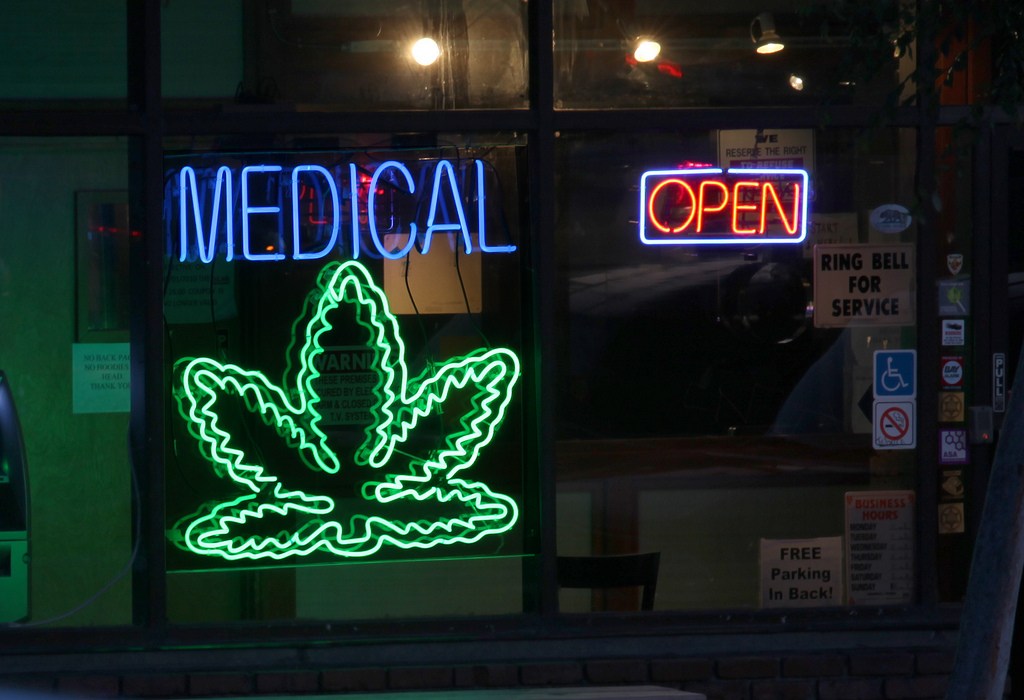 Medible review medical marijuana dispensaries can lead to decrease in painkiller abuse study